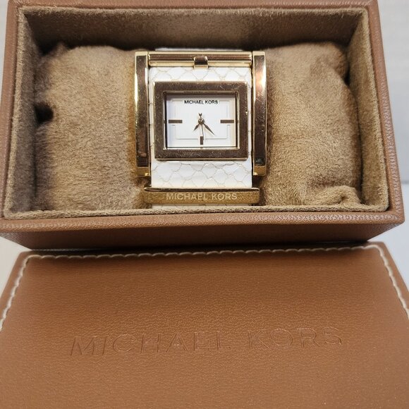 Michael Kors Accessories - Michael Kors MK 2122 Women Designer Watch